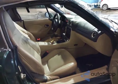 2003 Mazda Mx-5 Miata Cloth/Ls/Se/Shinsen z USA, uszkodzony, nr VIN JM1NB353830312849